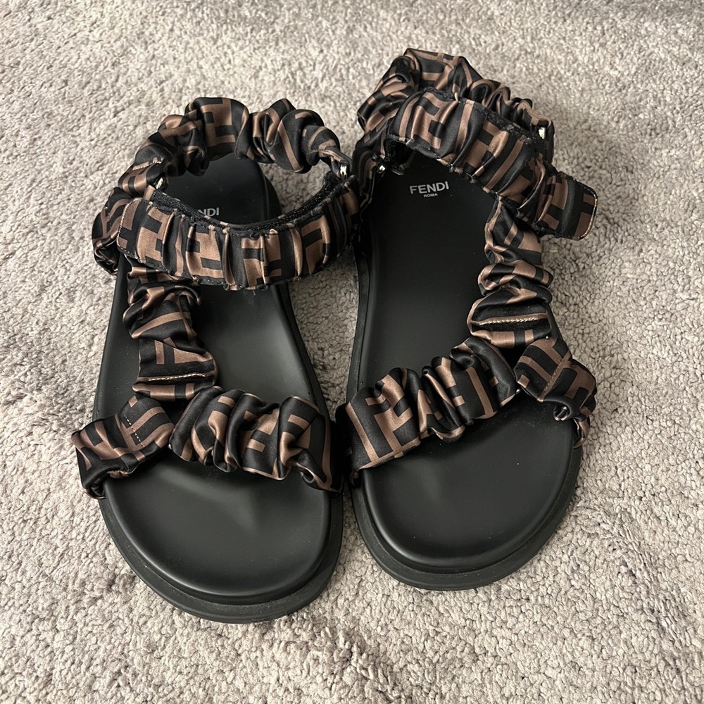 Fendi Black and Brown Ruffle Strap Flats